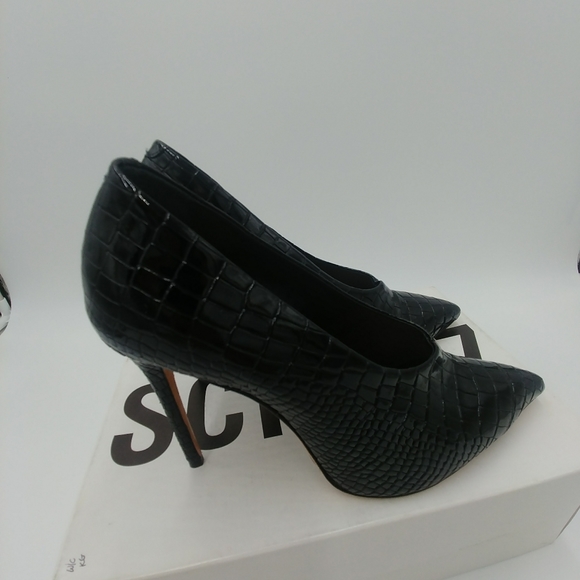 Women's Schutz Gleide Black Croc-Embossed Patent Leather Pump  size 9 M - Picture 4 of 10